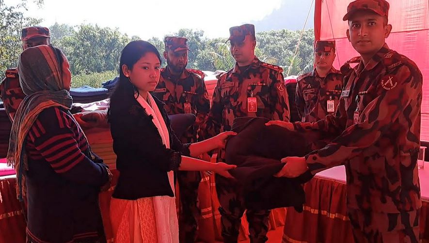 বান্দরবানে বিজিবি’র শীতবস্ত্র বিতরণ 