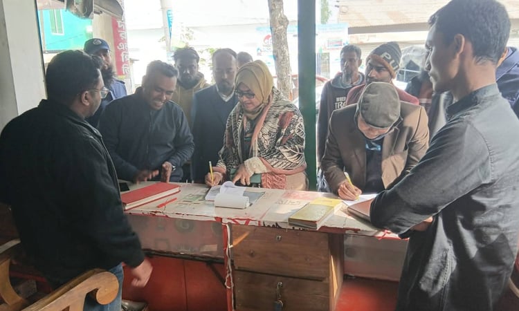 শেরপুরে বেশি দামে গ্যাস সিলিন্ডার বিক্রি করায় ১১ প্রতিষ্ঠানকে জরিমানা