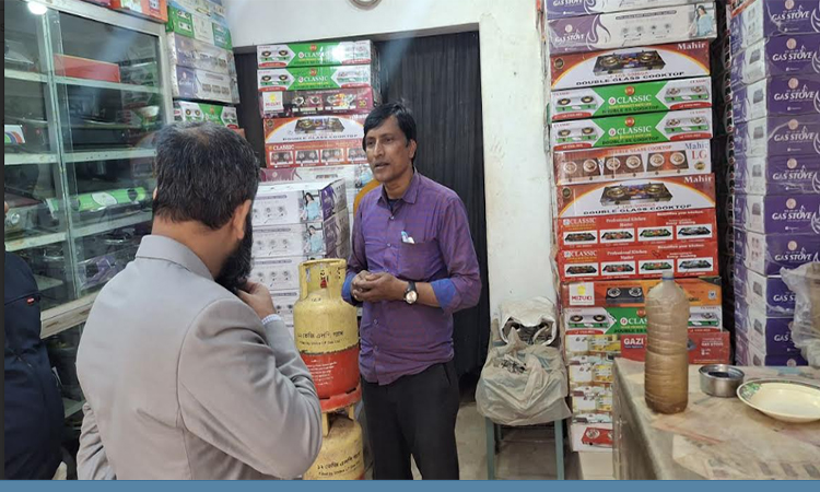 ফটিকছড়িতে অধিক মূল্যে সিলিন্ডার গ্যাস বিক্রির দায়ে ২ প্রতিষ্ঠানকে জরিমানা