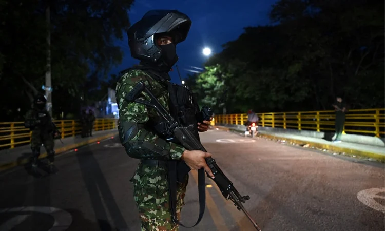 কলম্বিয়ায় ঢুকছেন ভেনেজুয়েলাবাসী: স্বস্তির সঙ্গে জড়িয়ে আছে আতঙ্ক 