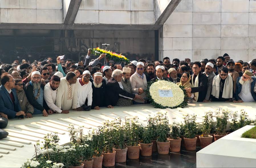 শহীদ জিয়াউর রহমান ও খালেদা জিয়ার কবর জিয়ারত করলেন চাঁদপুরের ৩টি আসনের বিএনপি প্রার্থীরা