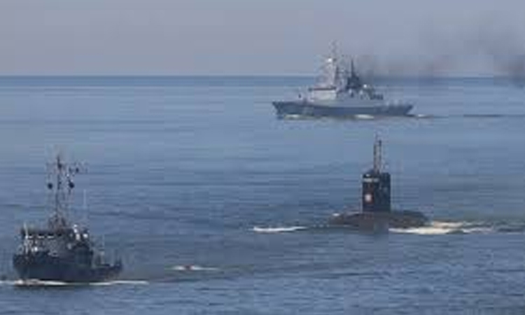 যুক্তরাষ্ট্রের তাড়া করা তেলবাহী জাহাজ রক্ষায় সাবমেরিন পাঠাল রাশিয়া
