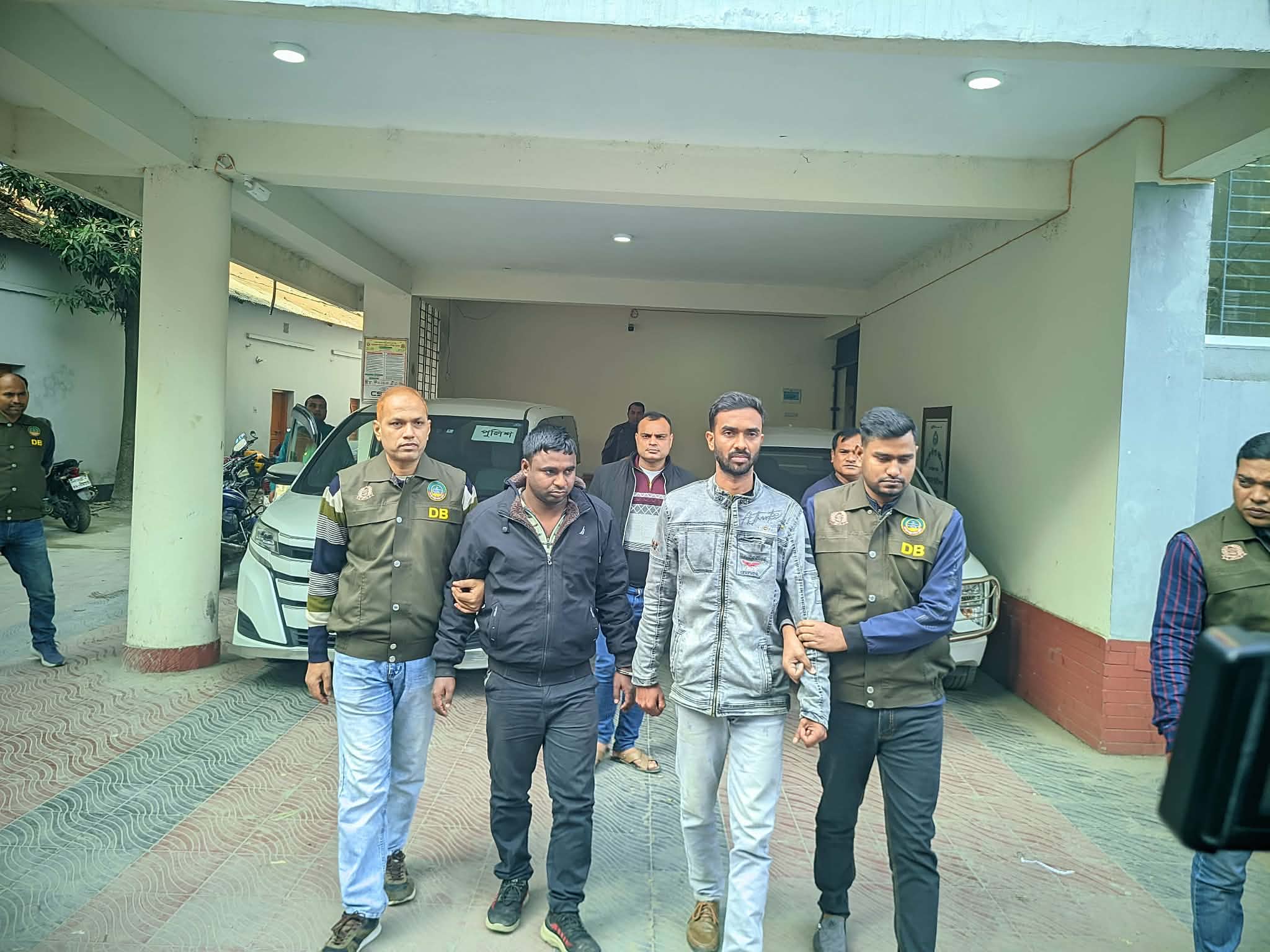 রংপুরে সংঘবদ্ধ প্রশ্ন ফাঁস চক্রের ২ সদস্য আটক