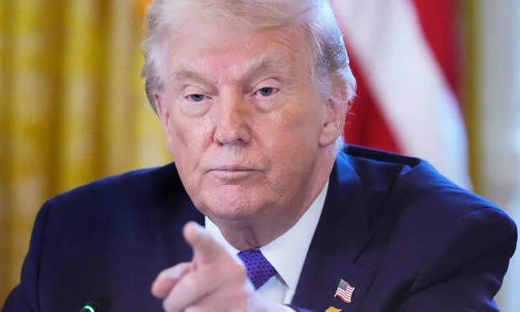 গ্রিনল্যান্ড নিয়ে ‘সহজ’ বা ‘কঠিন’ পথে ব্যবস্থা নেবে যুক্তরাষ্ট্র: ট্রাম্প