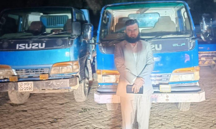 ফটিকছড়িতে ফসলি জমির টপসয়েল কাটায় ডাম্প ট্রাক ও স্কেভেটর জব্দ