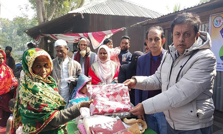 মাদারীপুরে অসহায় শীতার্তদের মধ্যে শীতবস্ত্র বিতরণ