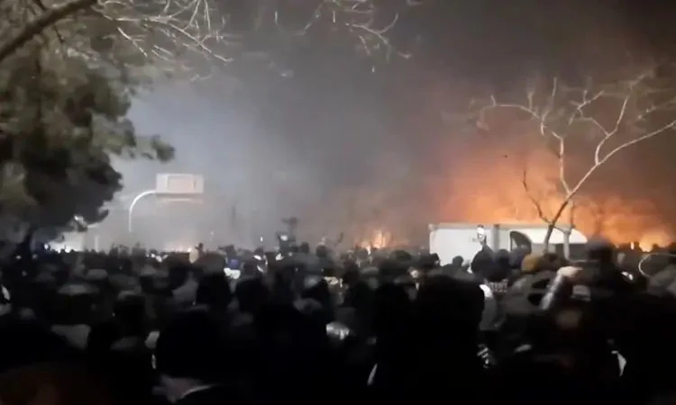 ইরানে ৬০ ঘণ্টারও বেশি ইন্টারনেট বিচ্ছিন্ন রয়েছে