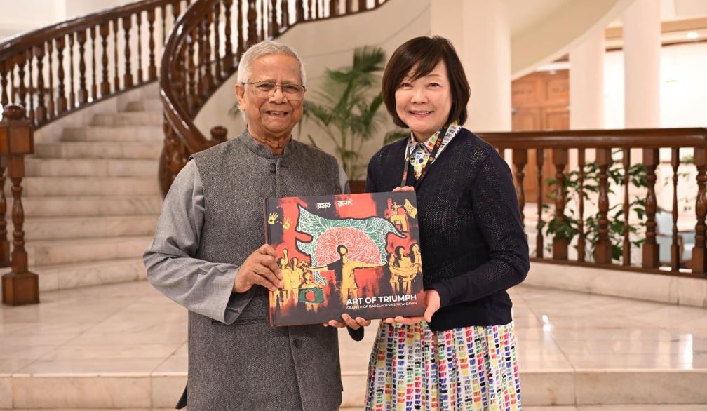 প্রধান উপদেষ্টার সঙ্গে সাক্ষাৎ করলেন জাপানের সাবেক প্রধানমন্ত্রীর স্ত্রী আকি আবে