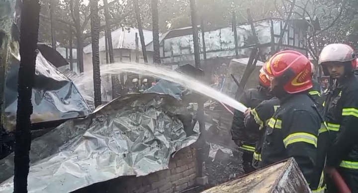 মুন্সীগঞ্জে ৬টি ঘর ভস্মীভূত