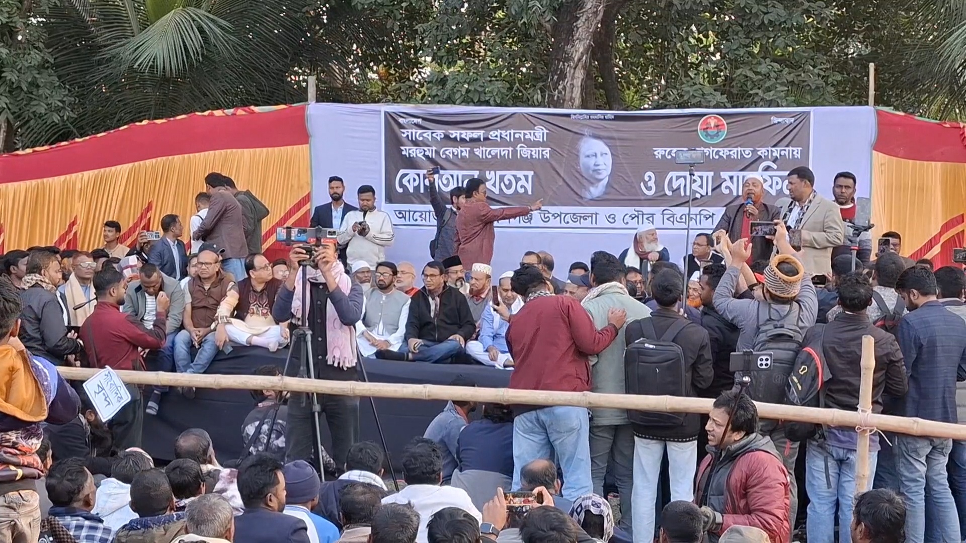 ঝিনাইদহে খালেদা জিয়ার রুহের মাগফেরাত কামনায় দোয়া মাহফিল