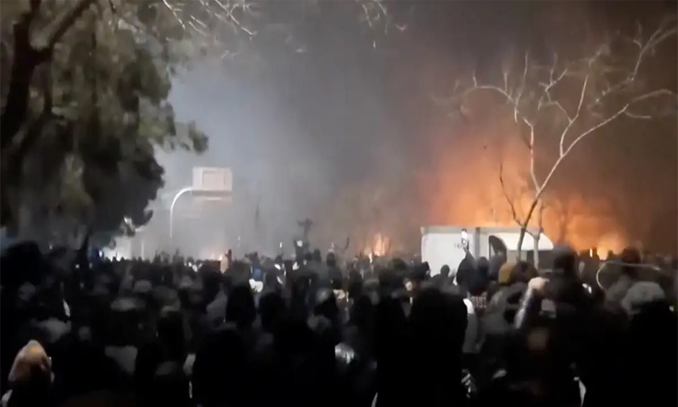 ইরানে বিক্ষোভে শতাধিক নিহত, ট্রাম্পের সঙ্গে আলোচনায় আগ্রহী তেহরান