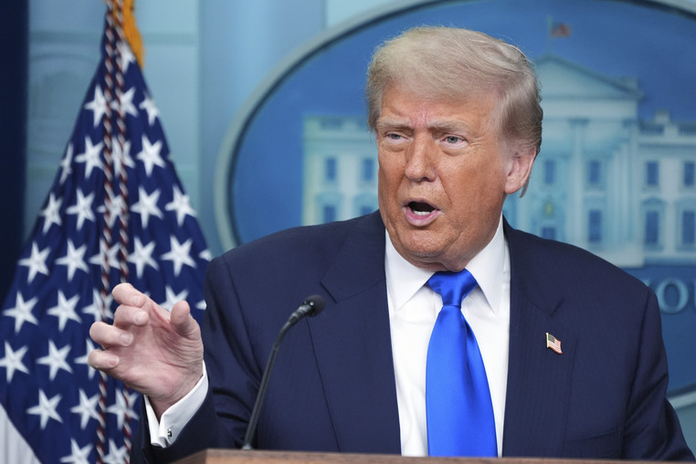 ইরান আলোচনায় আগ্রহী বলে ট্রাম্পের দাবি