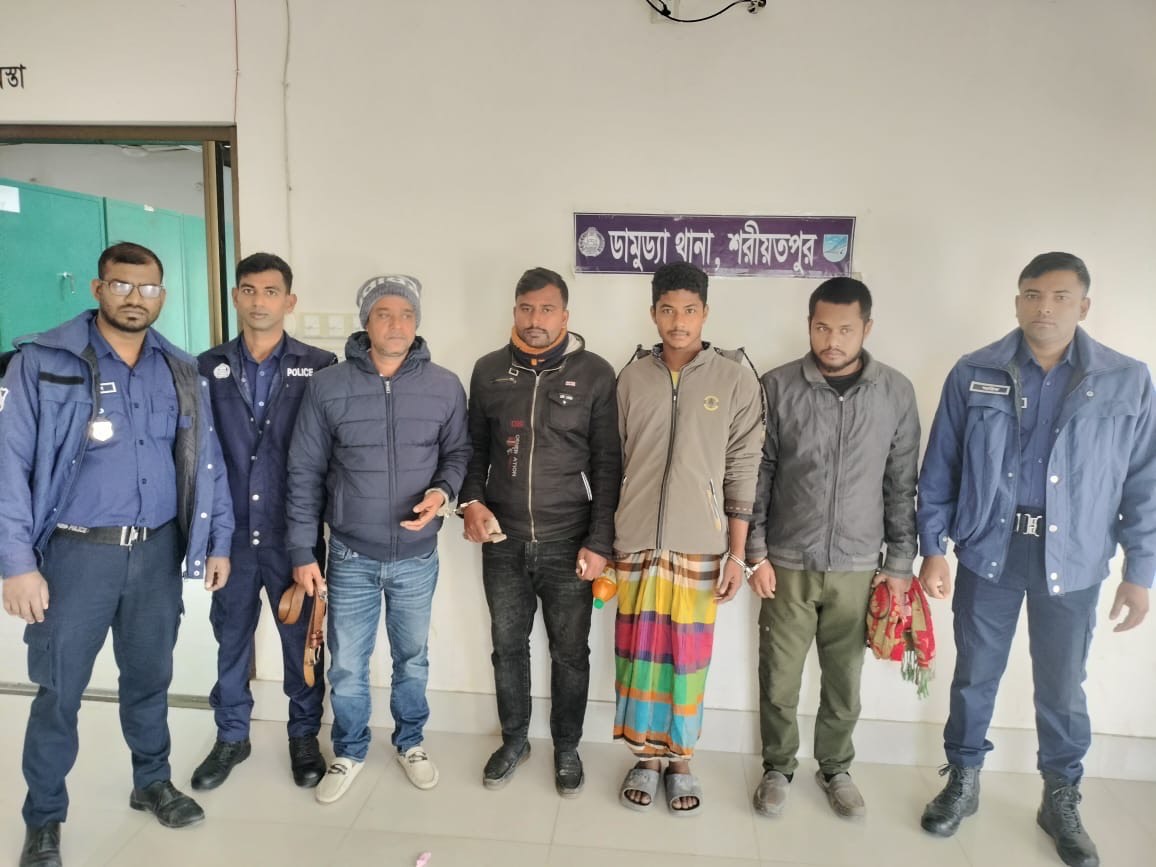 শরীয়তপুরে অবৈধভাবে মাটি কাটার দায়ে চারজন আটক