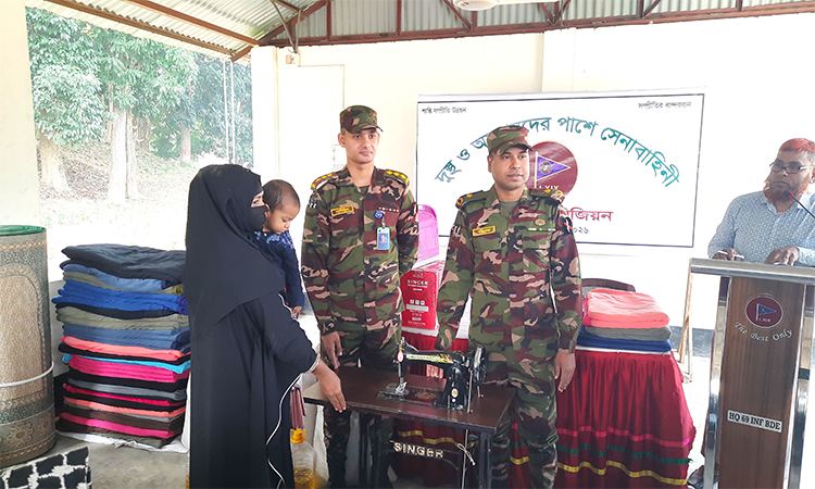 বান্দরবানে দুস্থ ও অসহায়দের পাশে দাঁড়ালো সেনাবাহিনী
