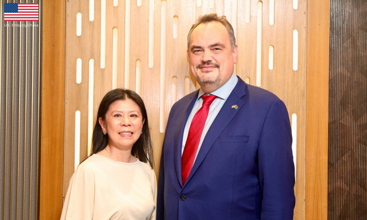 নতুন মার্কিন রাষ্ট্রদূত ব্রেন্ট ক্রিস্টেনসেন ঢাকায় পৌঁছেছেন