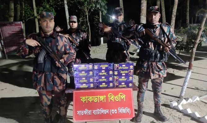 সাতক্ষীরা সীমান্ত থেকে ভারতীয় আগরবাতি, শাড়ি ও ওষুধ  জব্দ