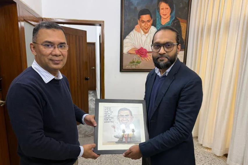 তারেক রহমানকে কার্টুন ছবি উপহার দিয়েছেন কার্টুনিস্ট উদয়