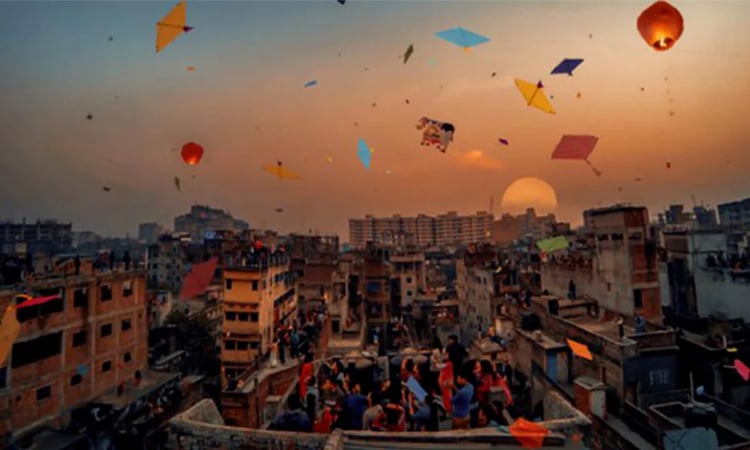 পুরান ঢাকায় চলছে সাকরাইন উৎসব