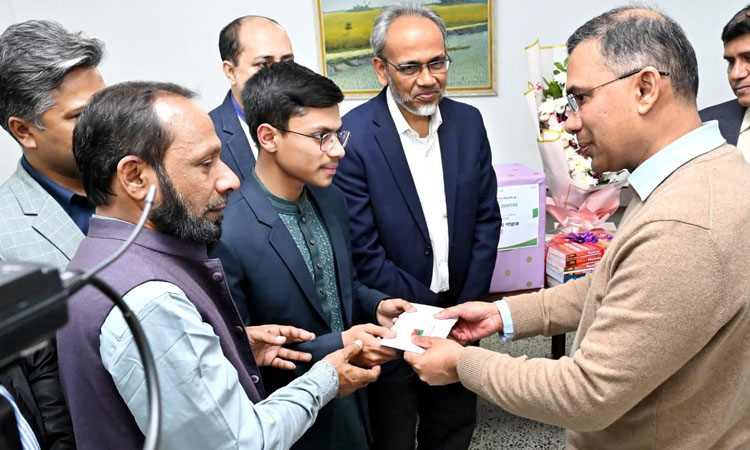 মেডিকেল ভর্তি পরীক্ষায় প্রথম শান্তকে তারেক রহমানের উপহার