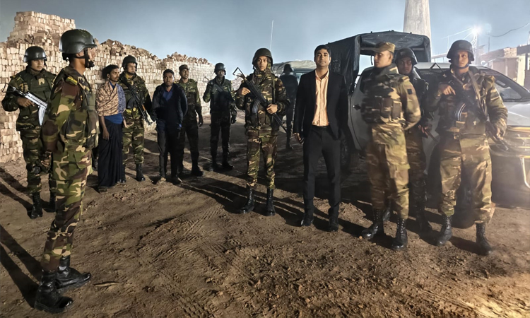 সাতকানিয়ায় কৃষি জমির মাটি কাটার বিরুদ্ধে অভিযান, স্কেভেটর জব্দ