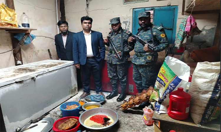 চাঁদপুরে বাসি খাবার সংরক্ষণ করায় হোটেল মালিককে জরিমানা