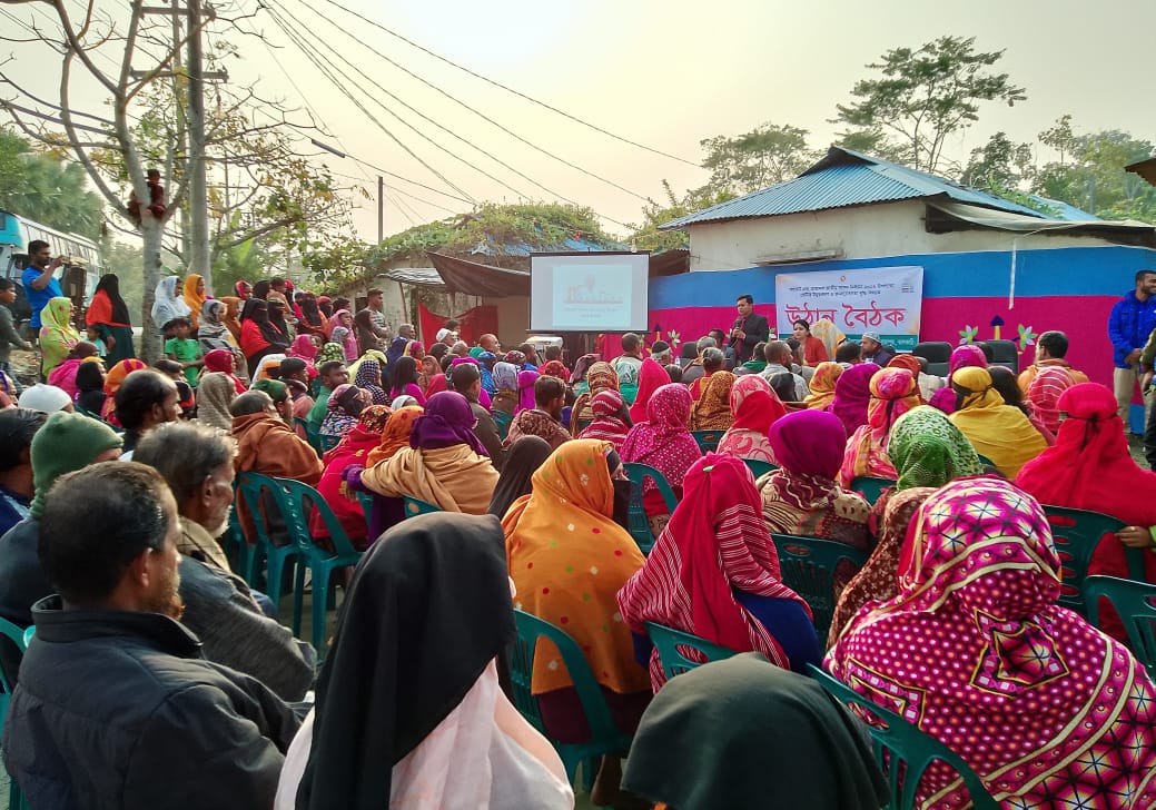 ঝালকাঠিতে গণভোট সচেতনতায় জেলা তথ্য অফিসের উঠান বৈঠক