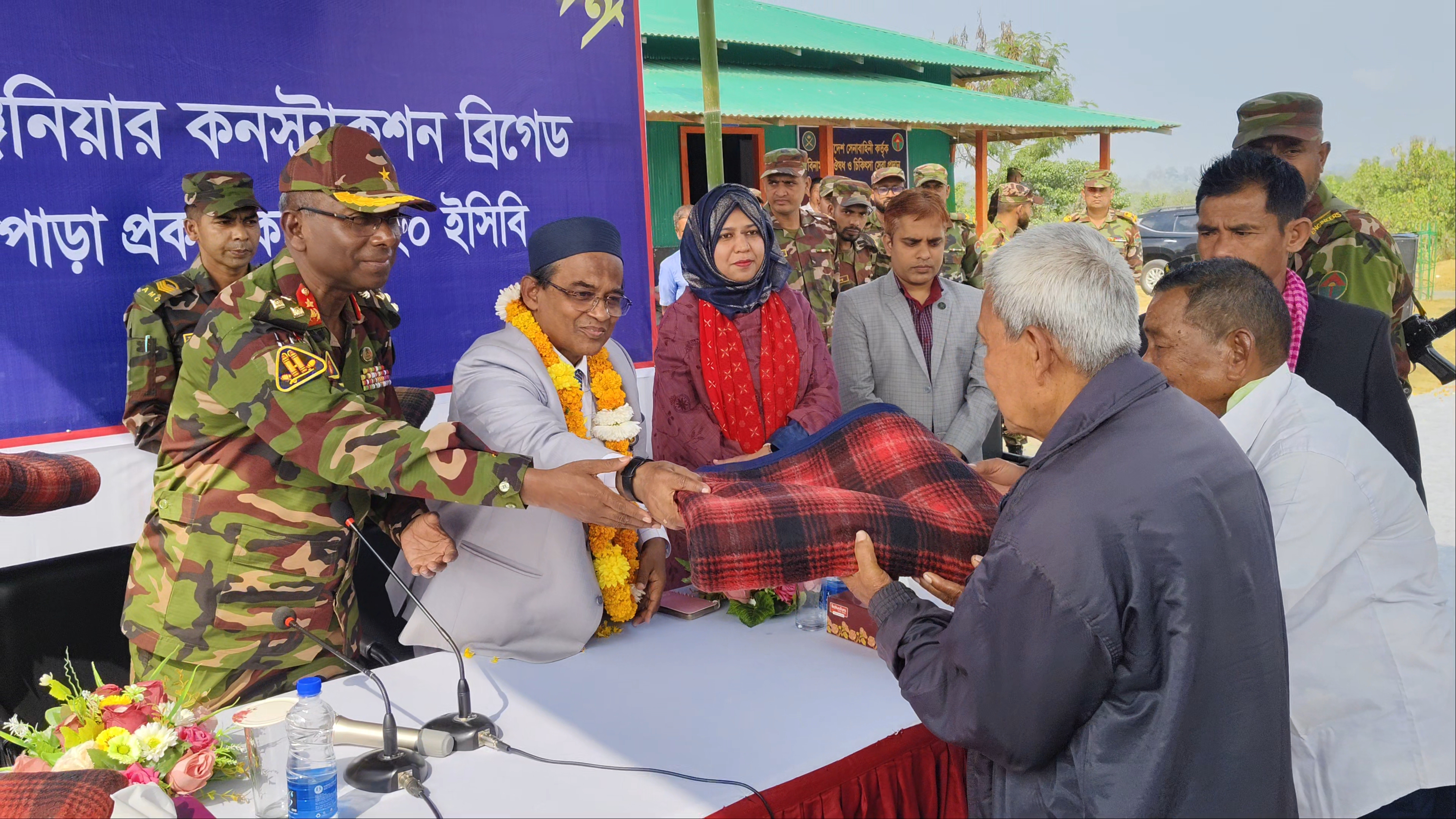 বাঘাইছড়িতে সেনাবাহিনীর শীতবস্ত্র বিতরণ 