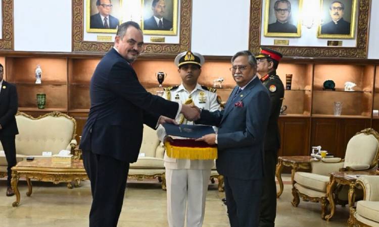 রাষ্ট্রপতির কাছে যুক্তরাষ্ট্রের নতুন রাষ্ট্রদূতের পরিচয়পত্র পেশ
