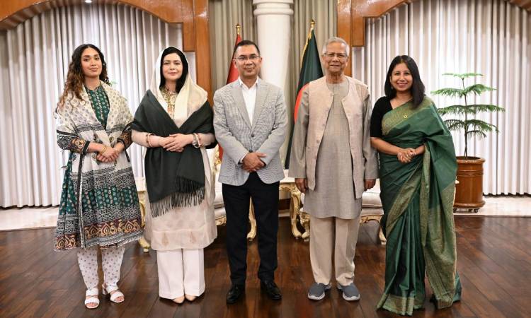 প্রধান উপদেষ্টার সঙ্গে সপরিবারে সাক্ষাত করেছেন তারেক রহমান 