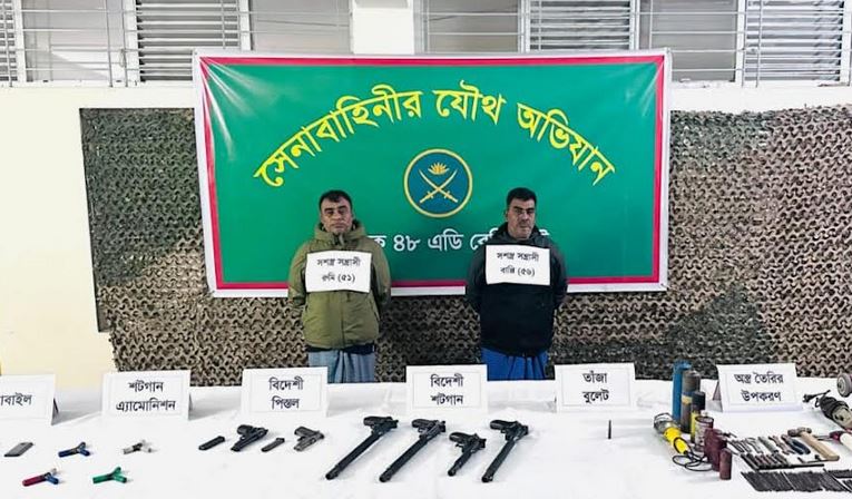 বোয়ালখালীতে বিদেশি অস্ত্রসহ সরঞ্জাম উদ্ধার, দুই ভাই আটক