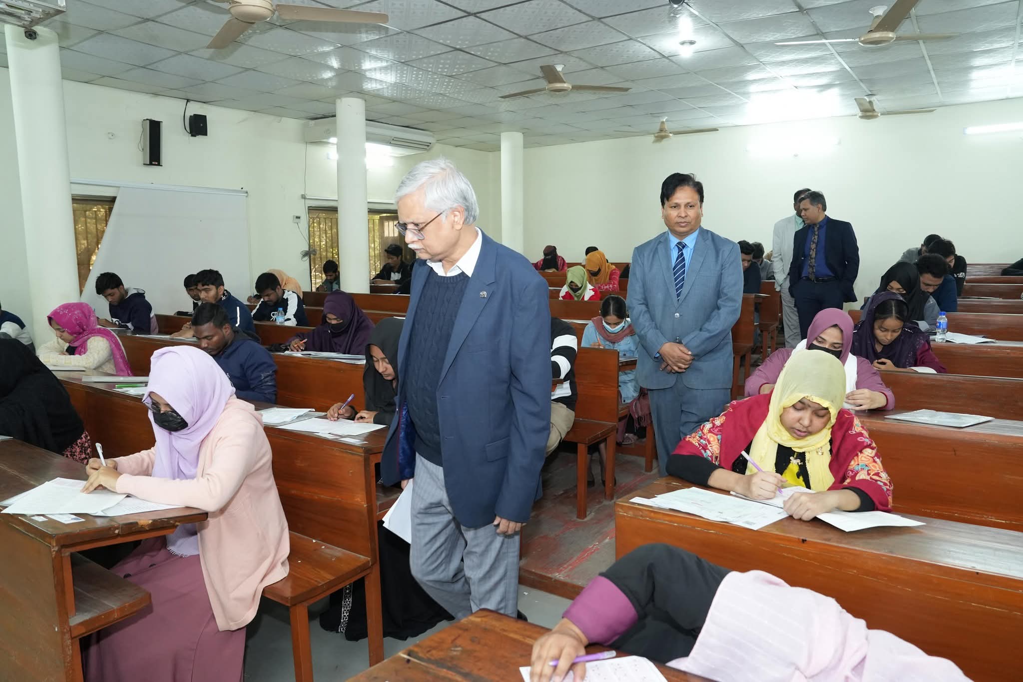 রাবির ‘এ’ ইউনিটের ভর্তি পরীক্ষা অনুষ্ঠিত, উপস্থিতি ৯০ শতাংশ