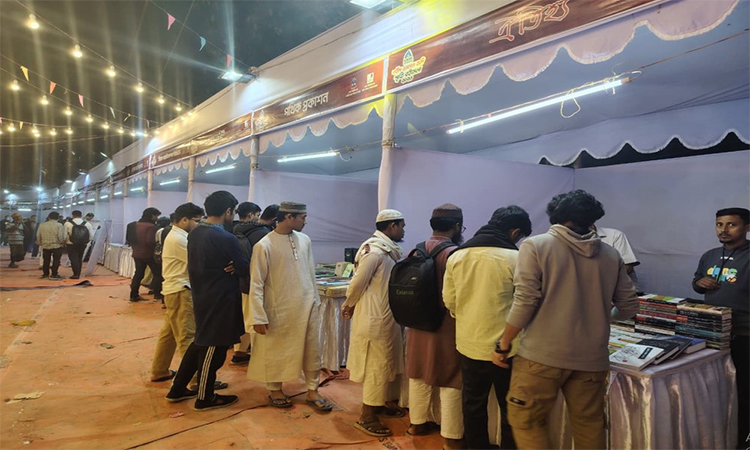 ঢাকা বিশ্ববিদ্যালয়ে শহীদ ওসমান হাদি স্মৃতি বইমেলা শুরু