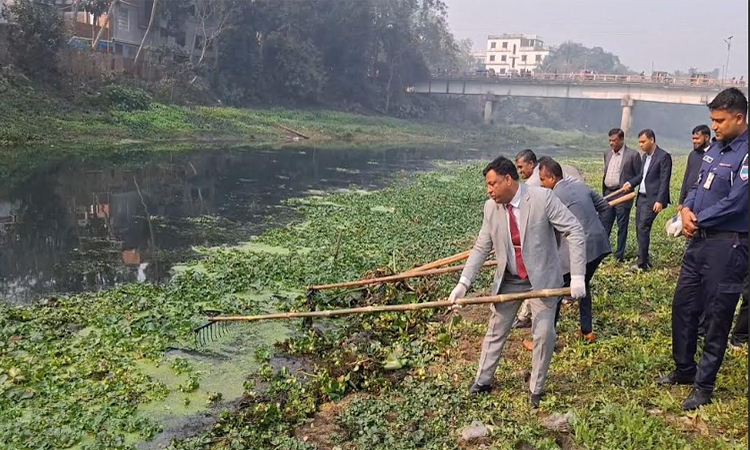 ঝিনাইদহে নবগঙ্গা নদীতে পরিচ্ছন্নতা অভিযান শুরু