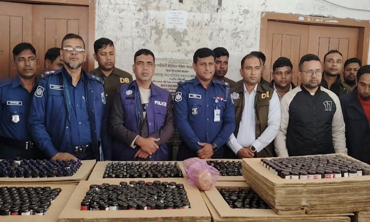 লালমনিরহাটে ডিবির অভিযানে বিপুল পরিমাণ মাদক জব্দ