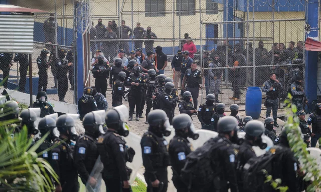 গ্যাং সহিংসতা দমনে কঠোর ব্যবস্থা গ্রহণের দাবি গুয়াতেমালাবাসীর