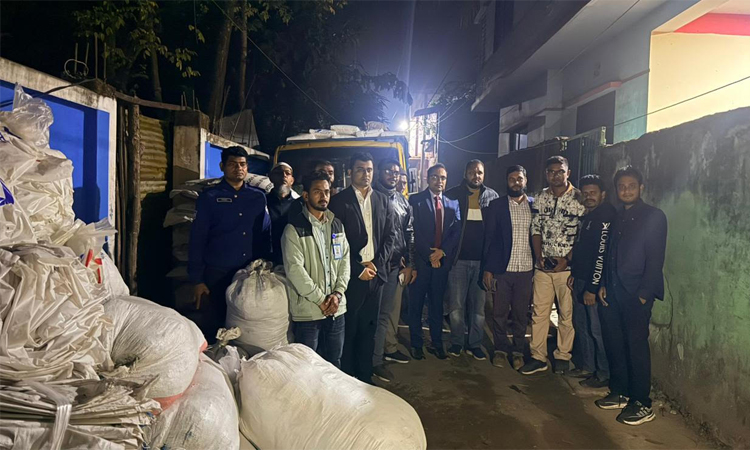 বরিশালে অবৈধ পলিথিন কারখানায় অভিযান, পলিথিন জব্দ