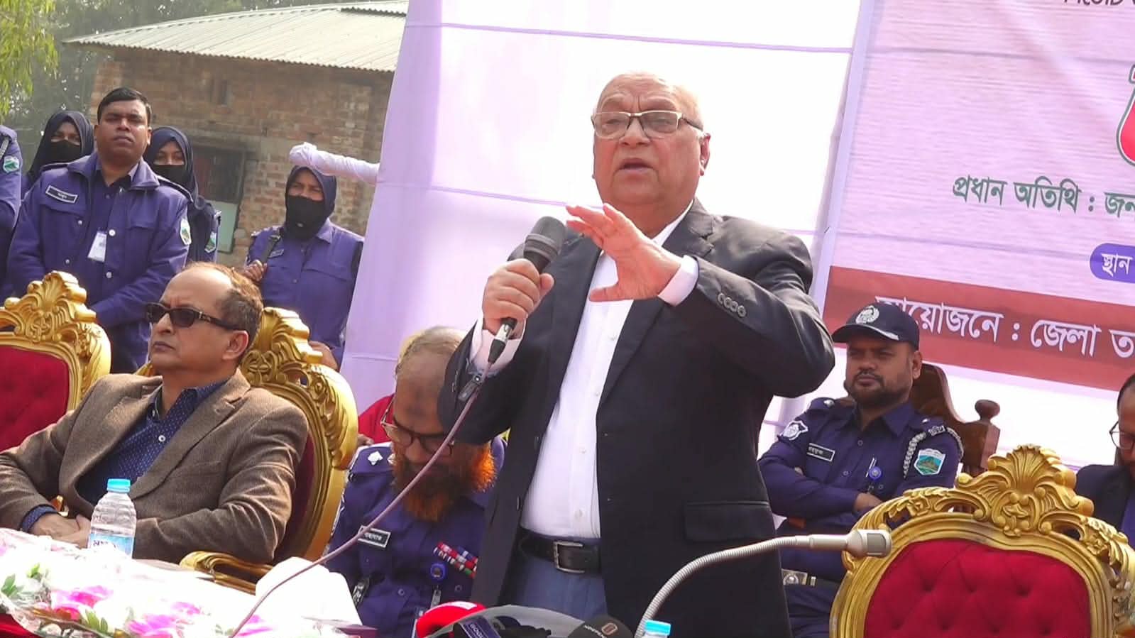 ‘হ্যাঁ’ ভোটের মাধ্যমে রাষ্ট্রকাঠামোয় মৌলিক পরিবর্তন আনা সম্ভব: মুক্তিযুদ্ধ উপদেষ্টা