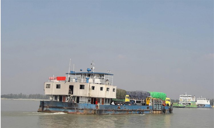 ৪ ঘণ্টা পর পাটুরিয়া-দৌলতদিয়া নৌপথে ফেরি চলাচল শুরু