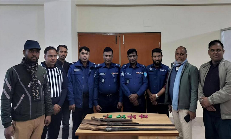 নোয়াখালীতে ৩টি আগ্নেয়াস্ত্র ও ২০ রাউন্ড কার্তুজ উদ্ধার