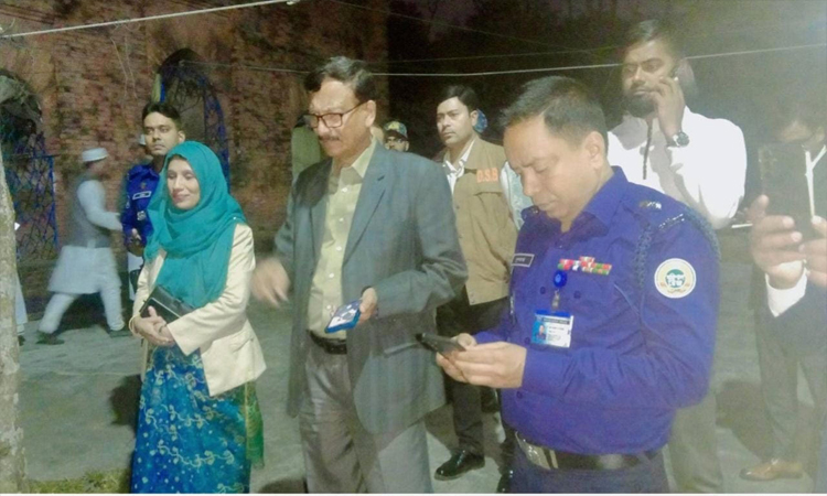 বরগুনায় পররাষ্ট্র উপদেষ্টার বিবিচিনি শাহী মসজিদ ও ক্যাথলিক চার্চ পরিদর্শন