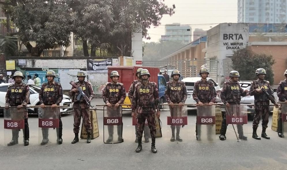 নির্বাচনী প্রচারণা শুরু : আইন-শৃঙ্খলা পরিস্থিতি স্বাভাবিক রাখতে মিরপুরে বিজিবি মোতায়েন