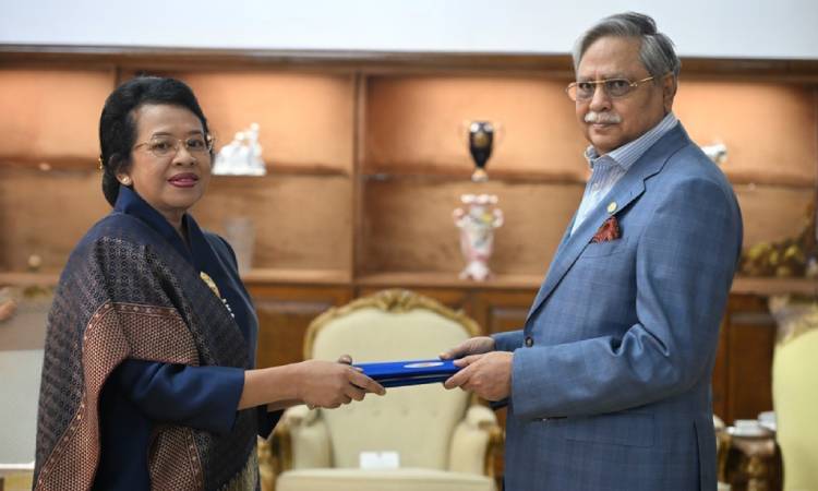 রাষ্ট্রপতির কাছে ইন্দোনেশিয়ার রাষ্ট্রদূতের পরিচয়পত্র পেশ