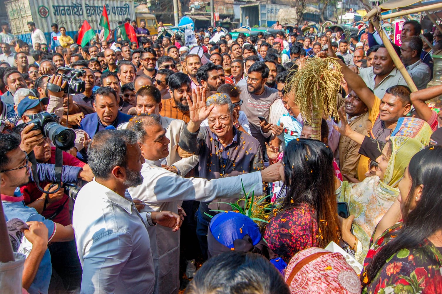 চট্টগ্রামের ১৬ আসনে প্রতিদ্বন্দ্বী প্রার্থীদের প্রচারণা শুরু