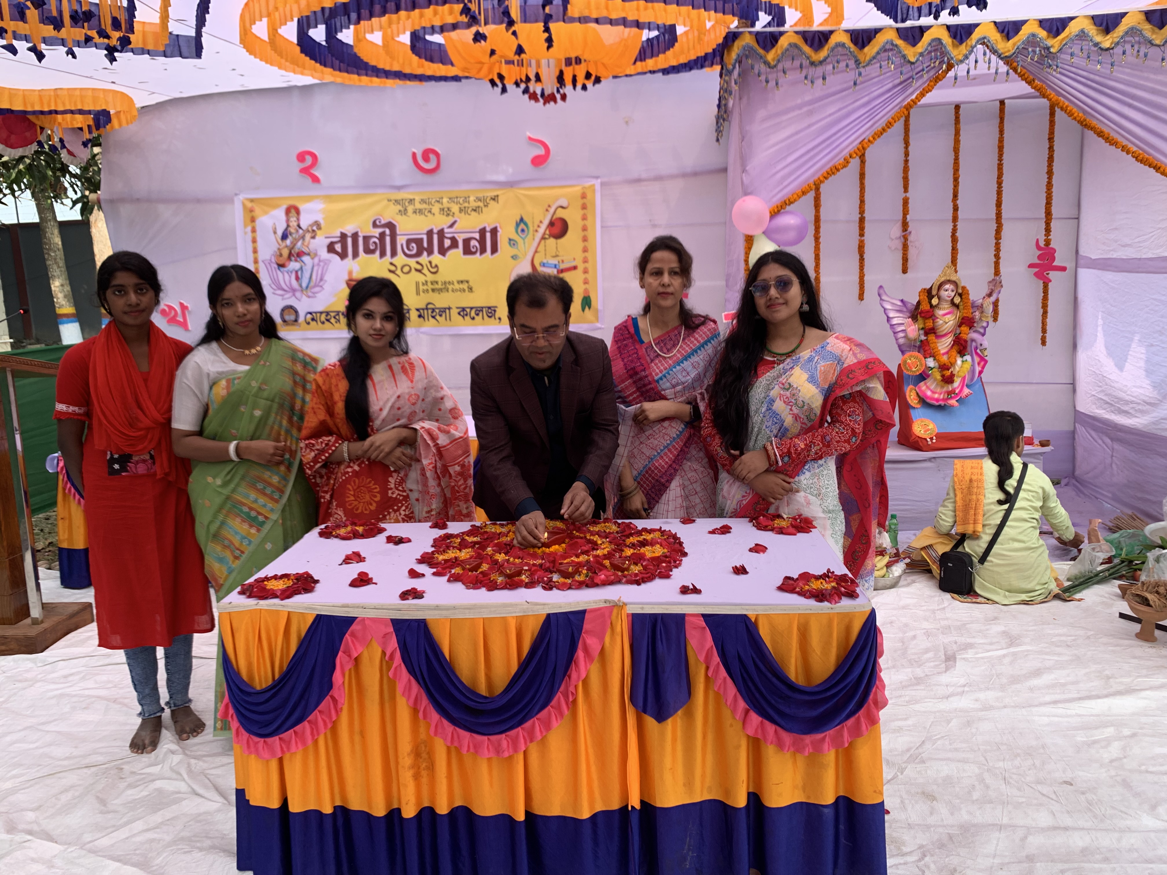 মেহেরপুরে সরস্বতী পূজা উদযাপন