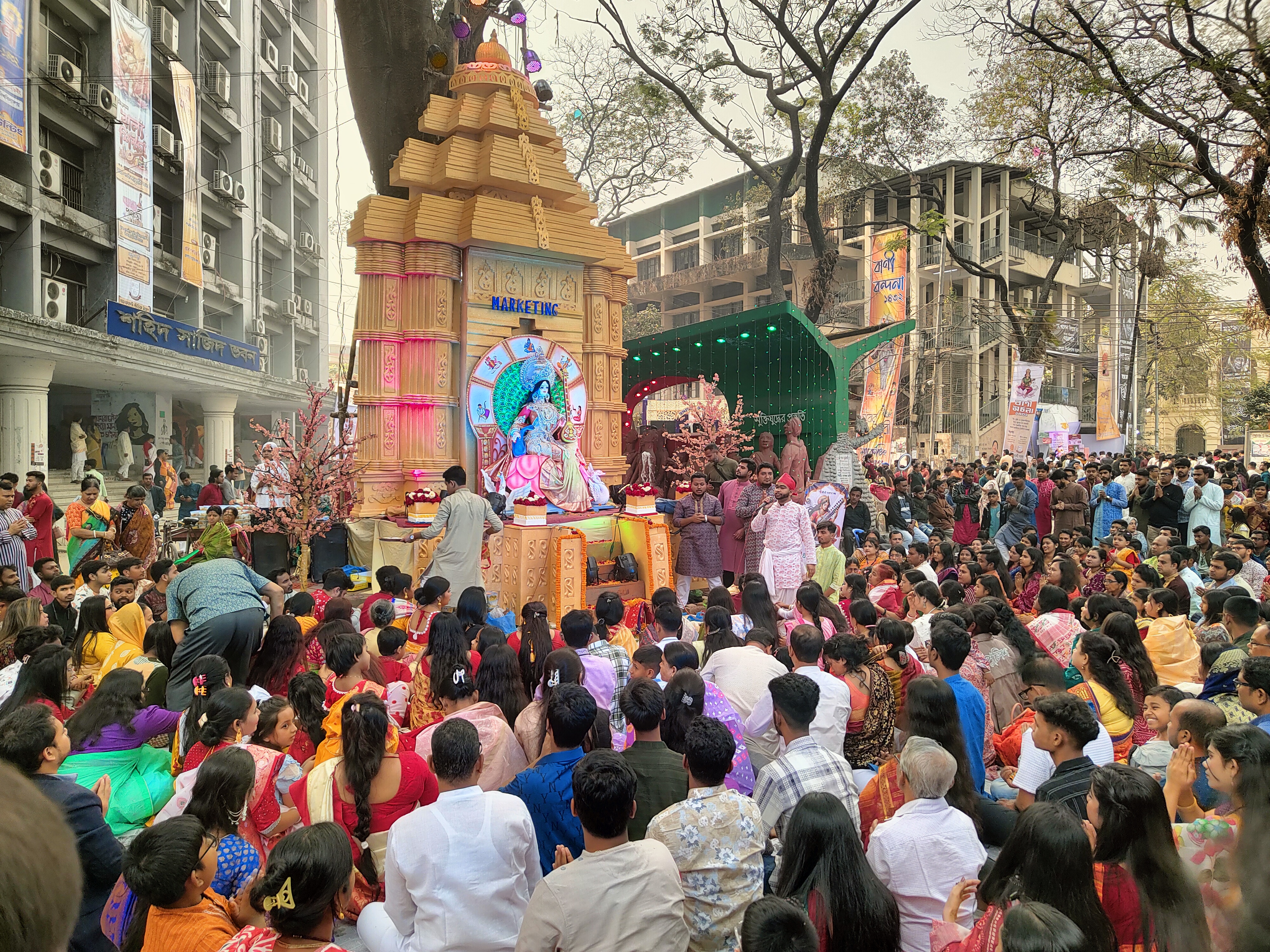 জবিতে সরস্বতী পূজা উদযাপন
