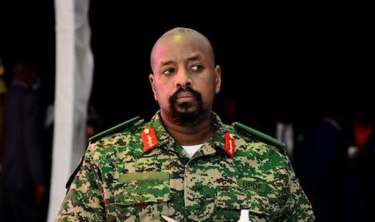উগান্ডা সেনাপ্রধানের দাবি : বিরোধী সমর্থক নিহত ৩০, গ্রেফতার ২ হাজার
