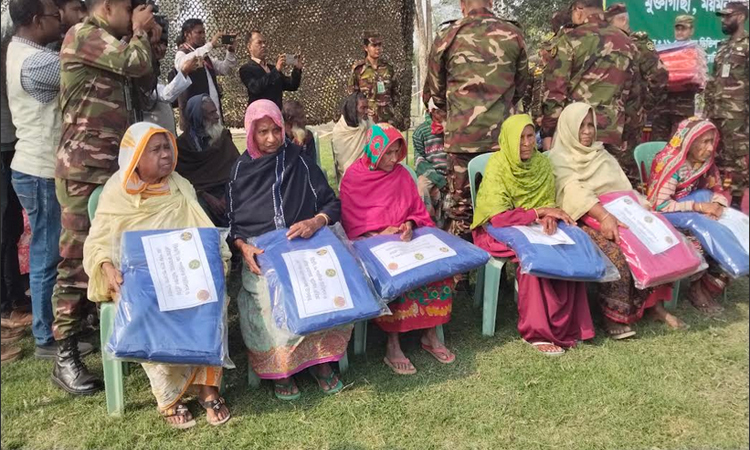 ময়মনসিংহে বিনামূল্যে চক্ষু চিকিৎসা ও শীতবস্ত্র বিতরণ