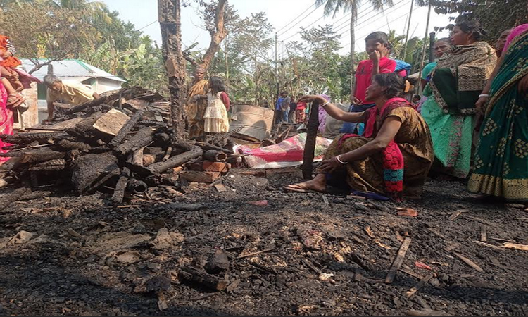 নীলফামারীতে অগ্নিকাণ্ডে পুড়েছে ১১ পরিবারের ২৫টি বসত ঘর