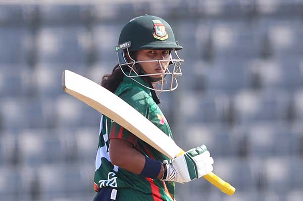 শারমিনের হাফ-সেঞ্চুরিতে টানা চতুর্থ জয় বাংলাদেশের