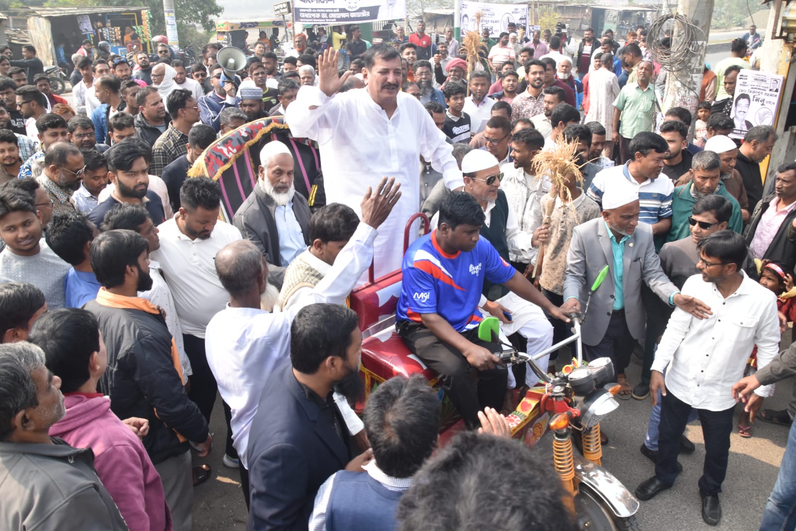 রাজশাহী-২ আসনে বিএনপি প্রার্থী মিনুর গণসংযোগ